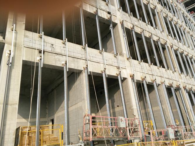 承接不锈钢防护网 楼梯 护栏 彩钢 钢构 玻璃幕墙 阳光房 等建筑工程